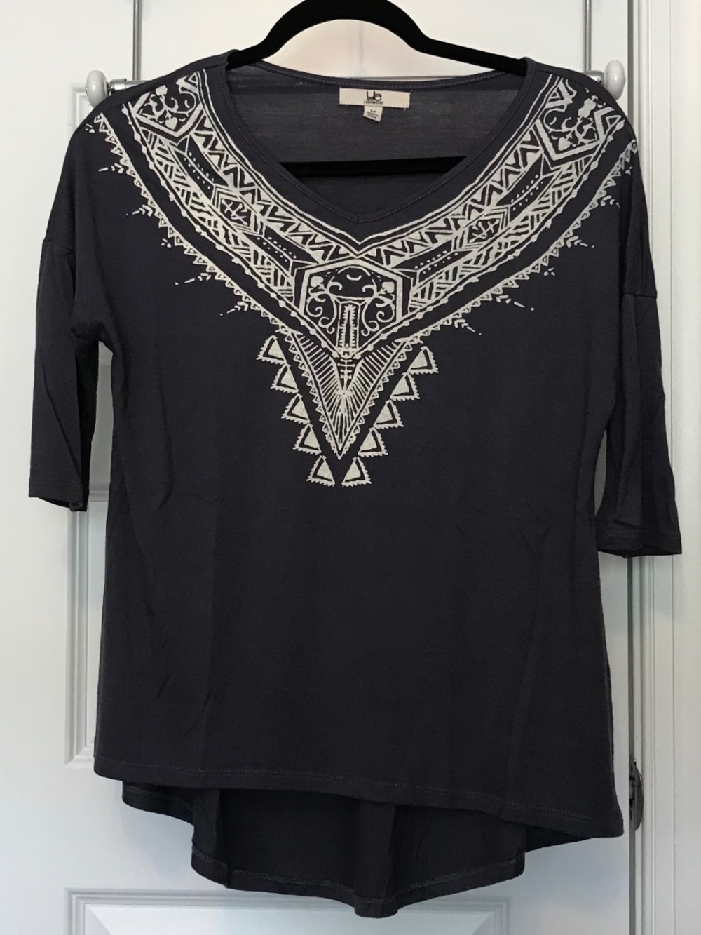 YA LA heather blue hi-low 3/4 sleeve V-neck boho / Aztec print tee shirt (M)